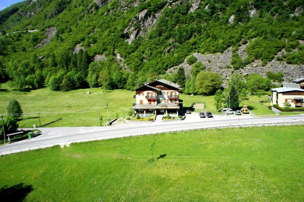Hotel Ristorante Sasso Remenno Val Masino Exterior foto