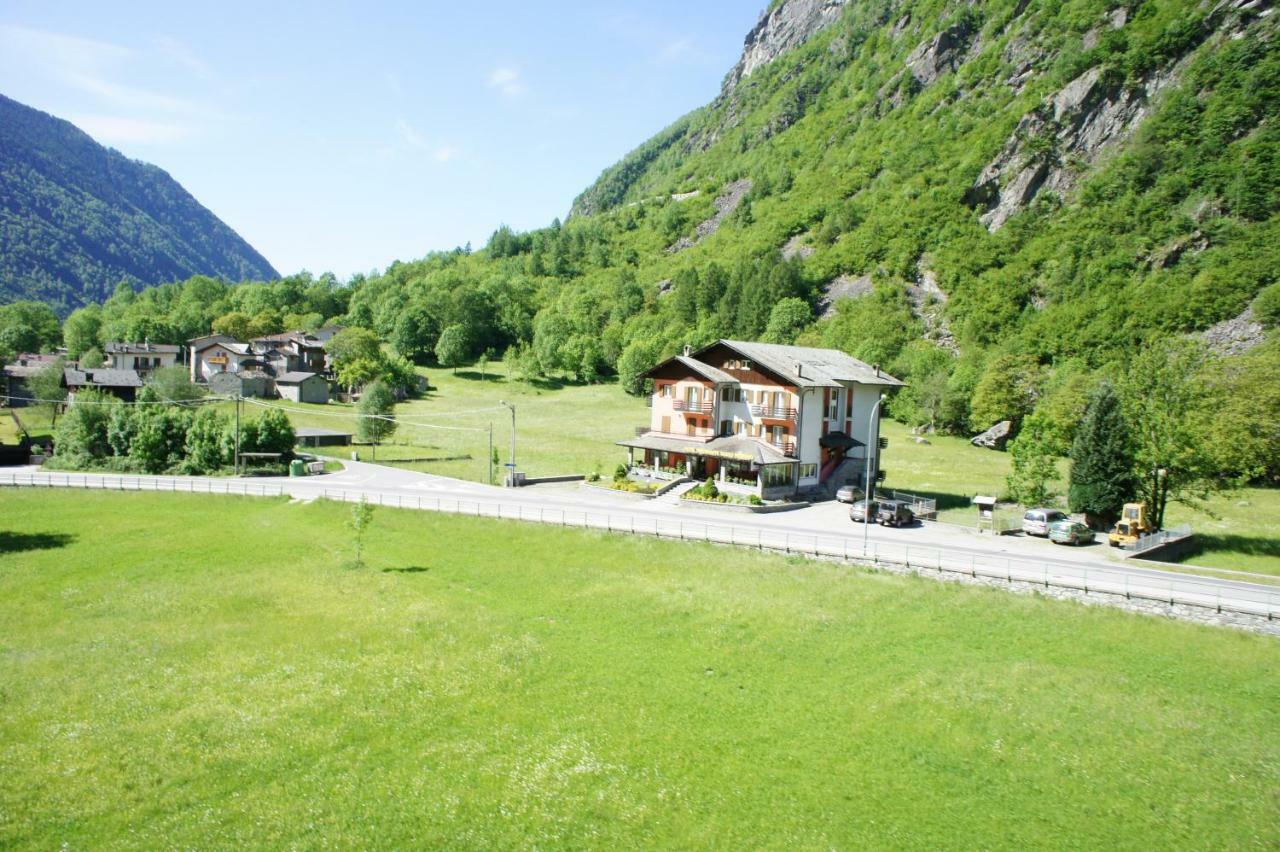 Hotel Ristorante Sasso Remenno Val Masino Exterior foto